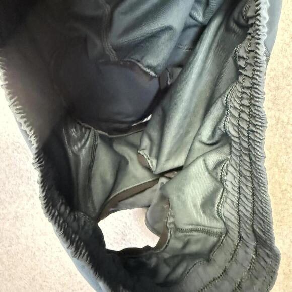 Lululemon Women's size 2 Seek The Heat Short II submarine shorts - Picture 6 of 6